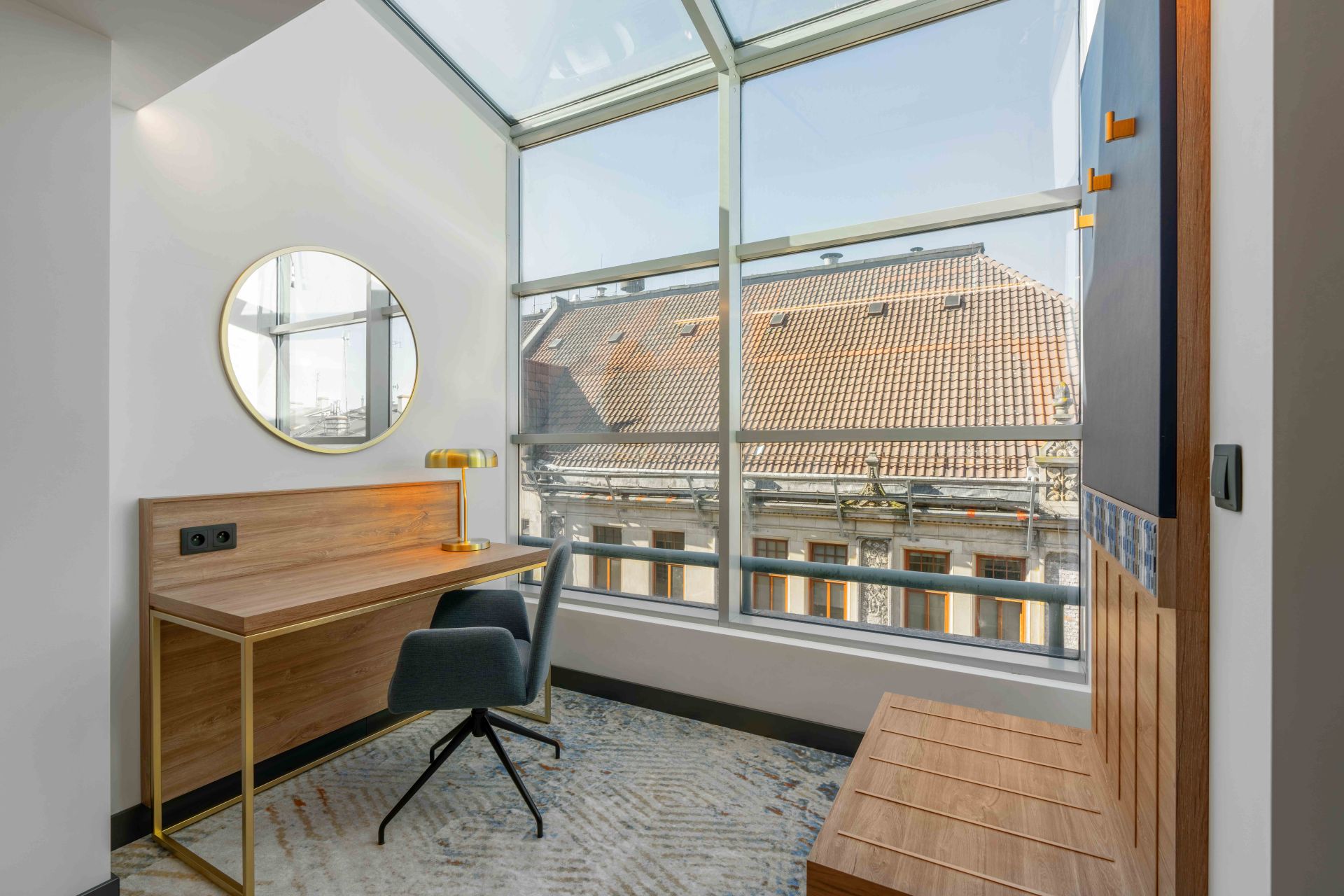 Business King Room