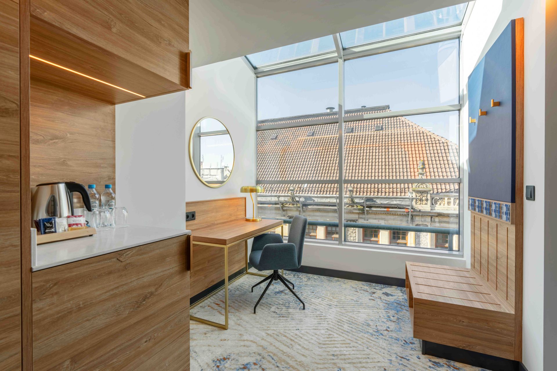 Business King Room