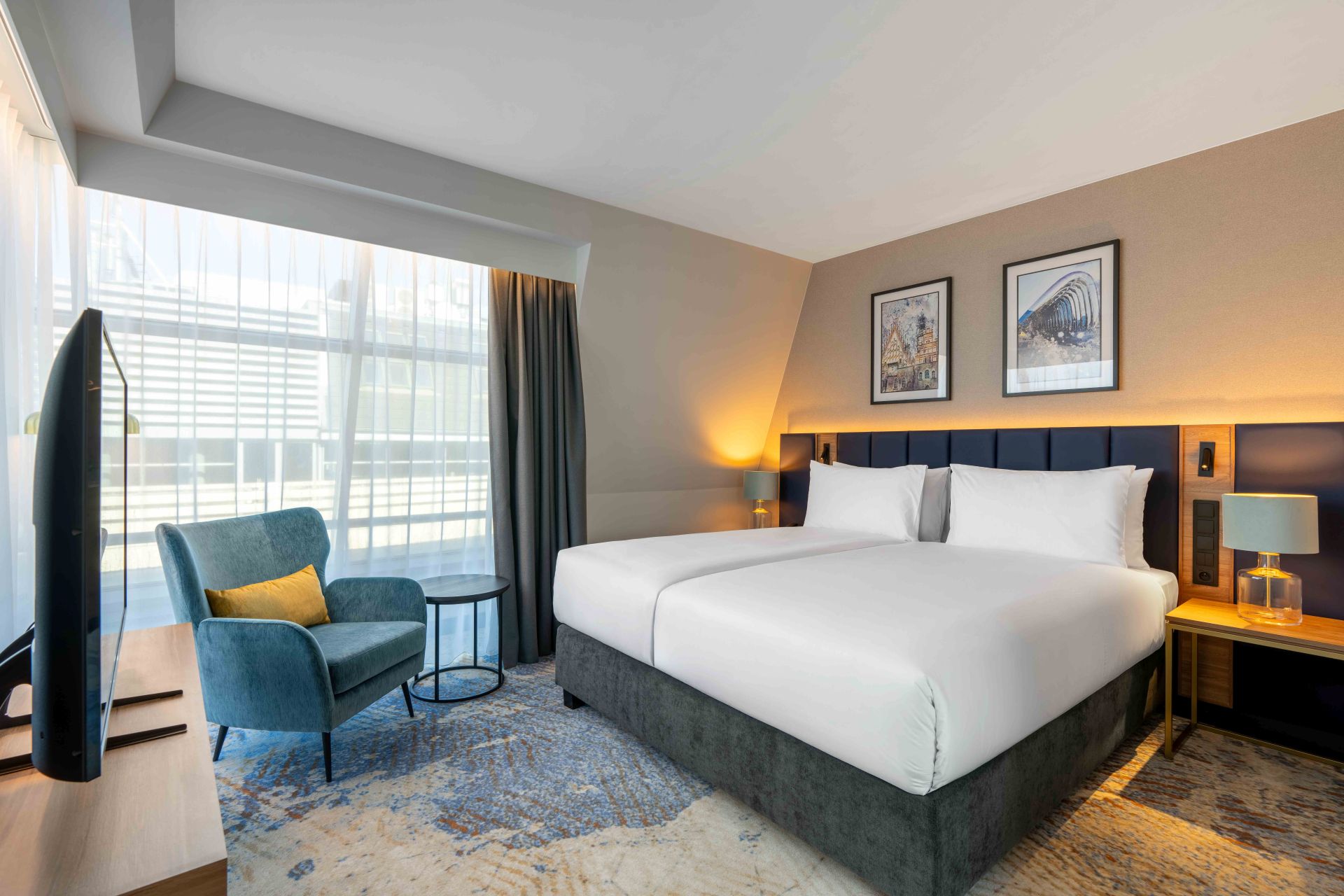 Business King Room