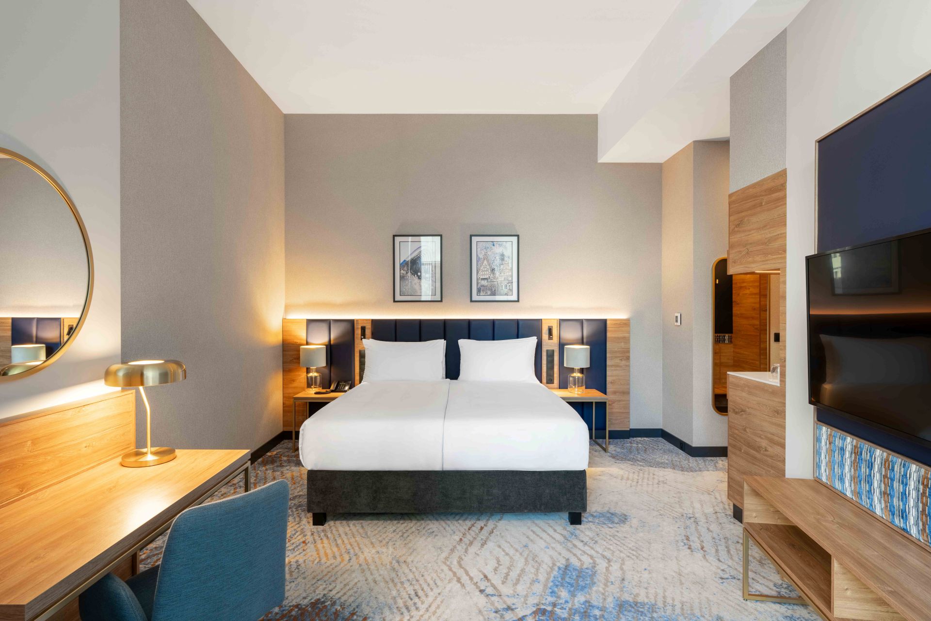 Business King Room