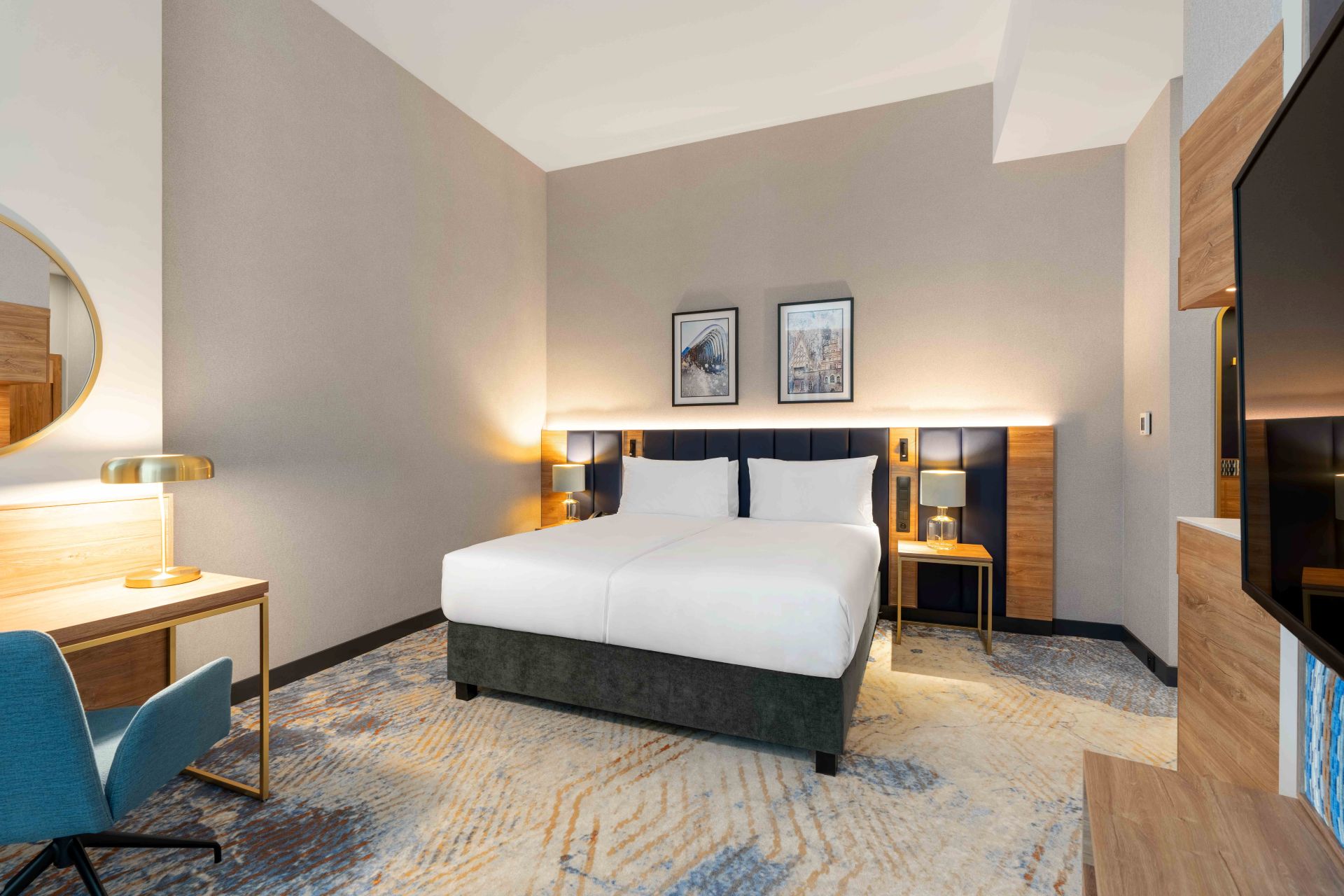 Business King Room