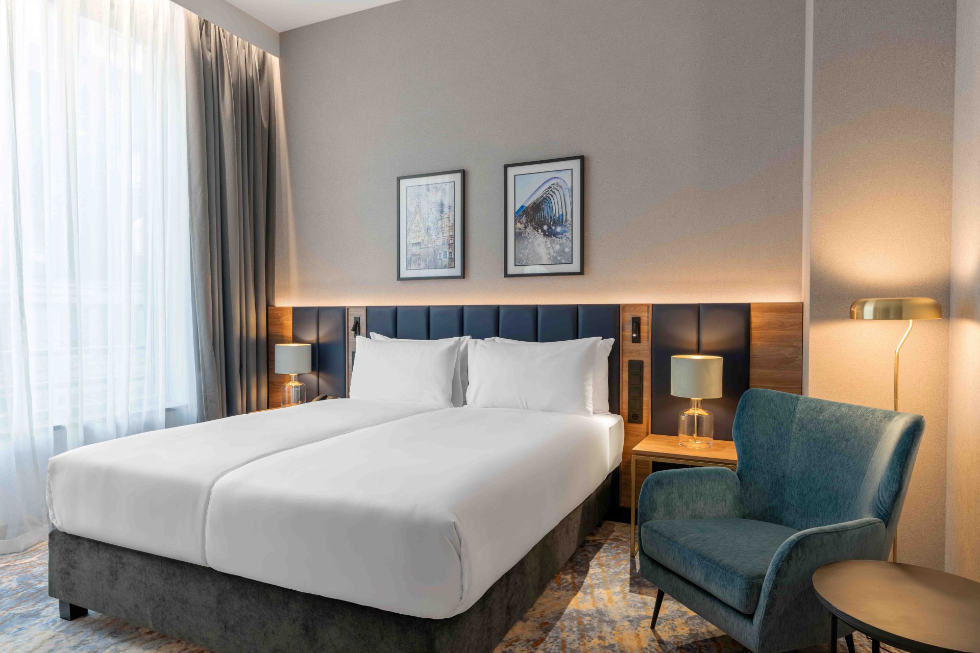 Business King Room